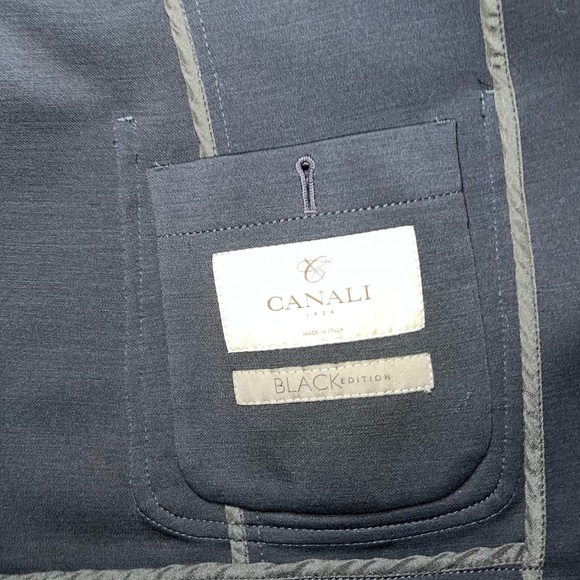 Canali Black Edition Wool Blend Jersey
Blazer - Sz - US 31 (IT 46) - Picture 5 of 9